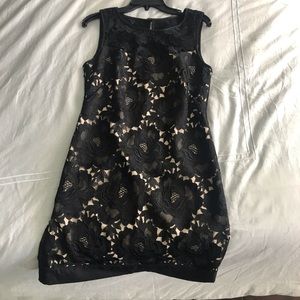 Gorgeous dress. Elegant and timeless.